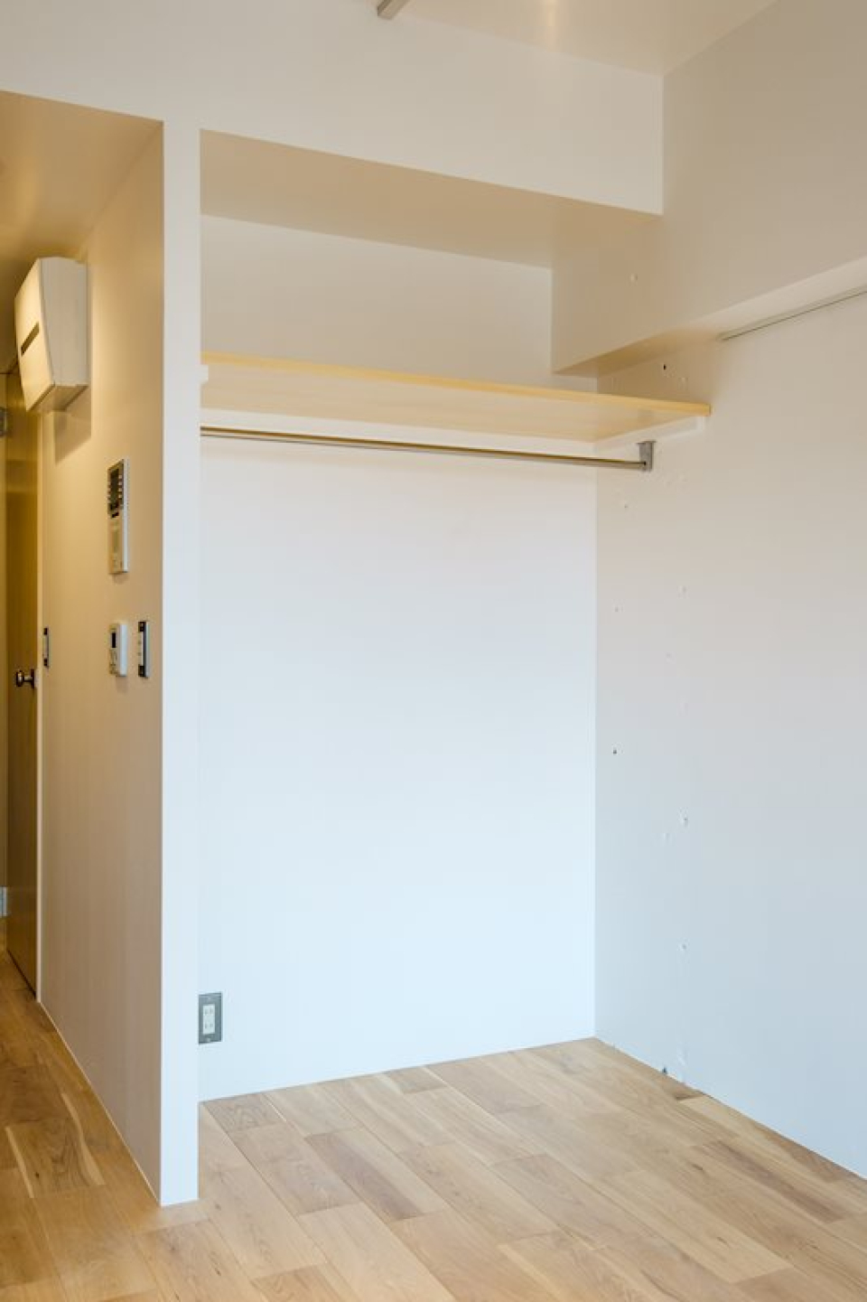 クローゼットはオープン。敢えて見せる収納でもいい。