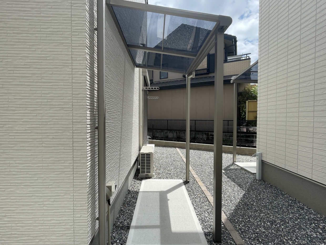 テラス屋根付きで洗濯物も安心