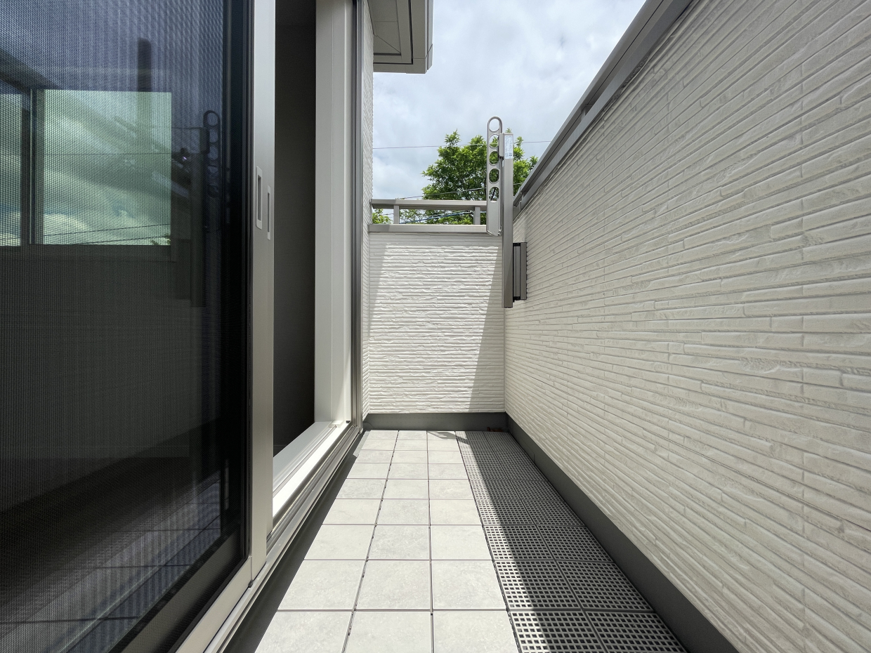 ベランダは日当たり良好