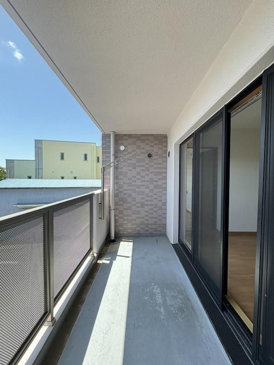 バルコニー
南側で陽当たり抜群