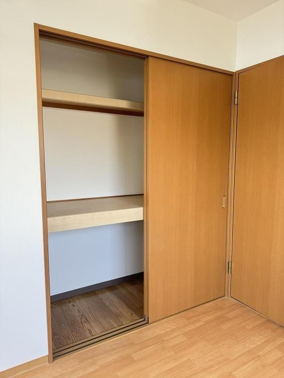 洋室②　押入
それぞれの部屋に収納があるのは助かります