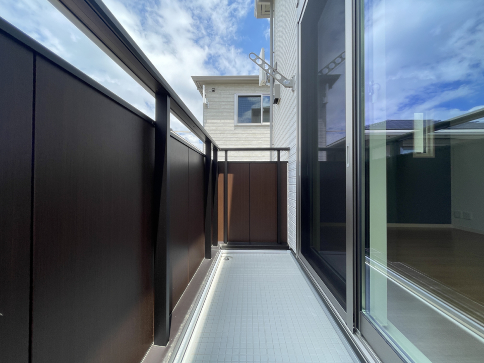 ベランダは日当たり良好