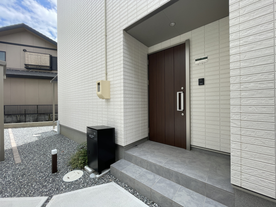エントランス。宅配ボックスあります