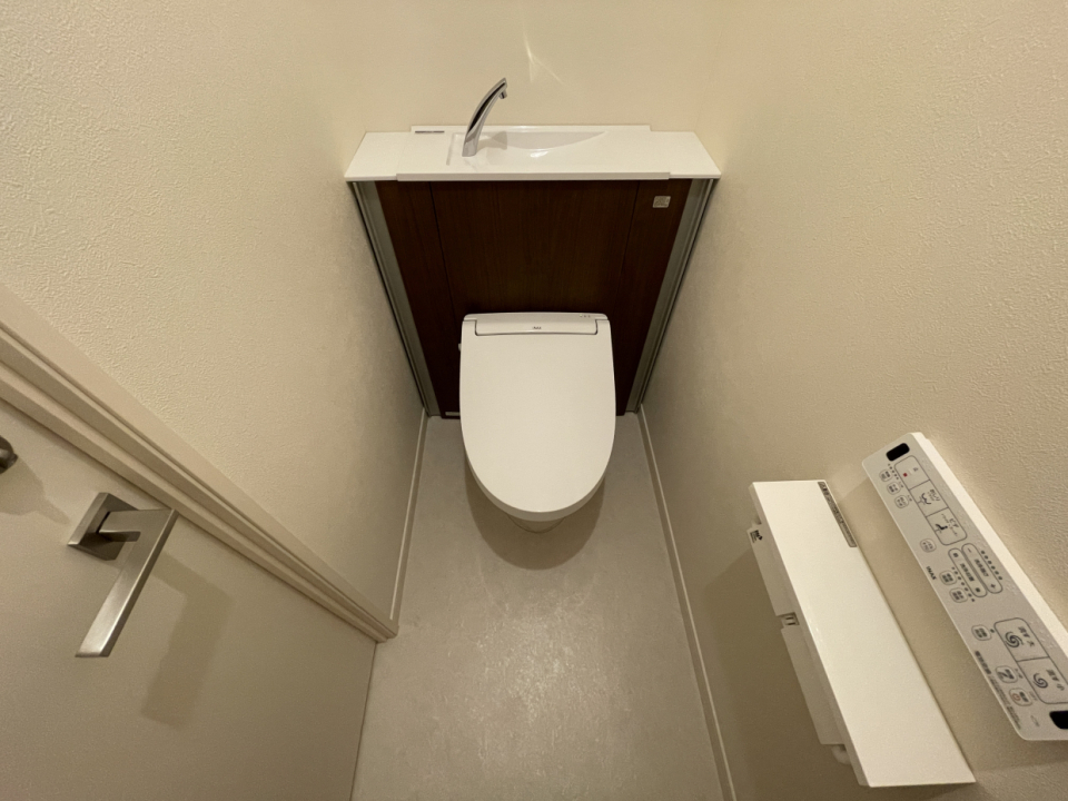トイレは手洗い場付き