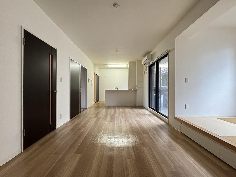 扉がダークブラウンなので締まった印象に