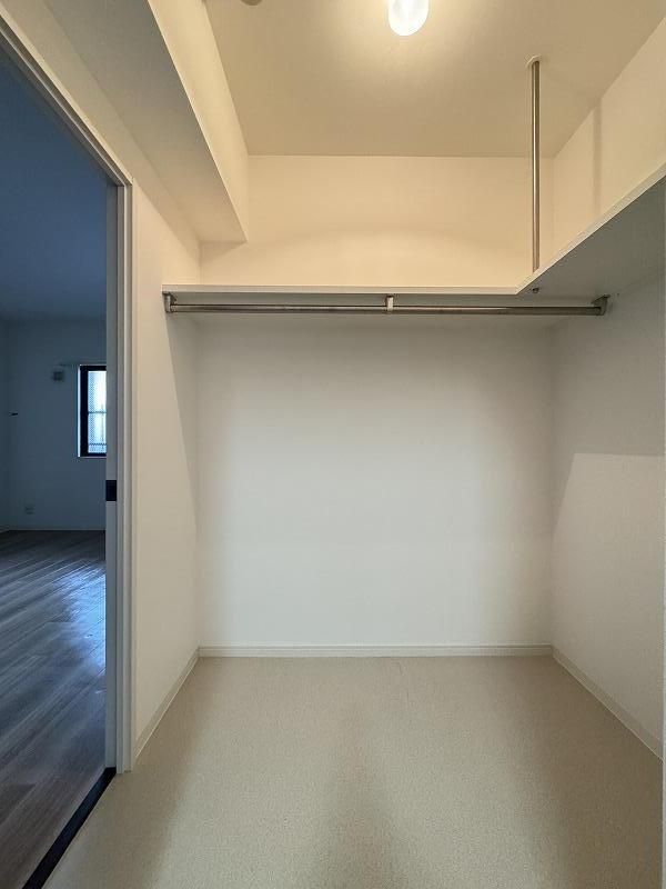 リビングにはウォークインクローゼットも付いてます