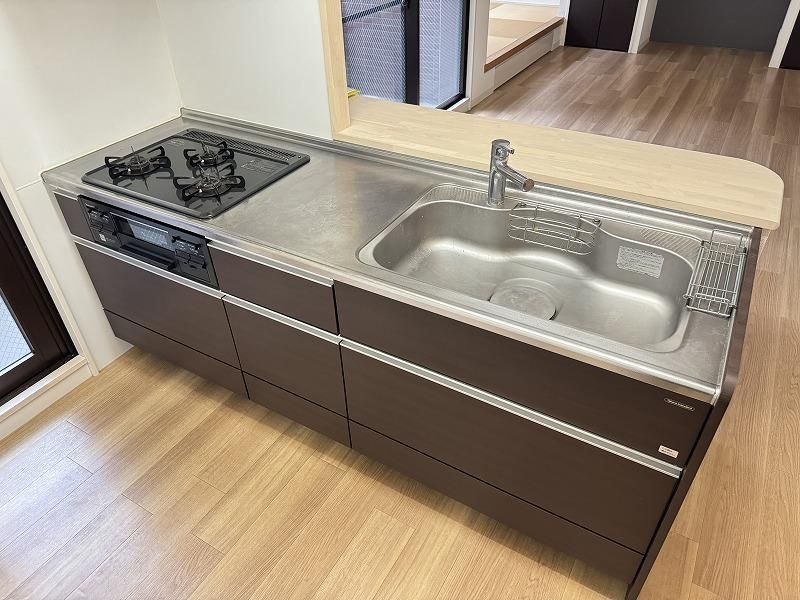 三口コンロでお料理も楽しめる