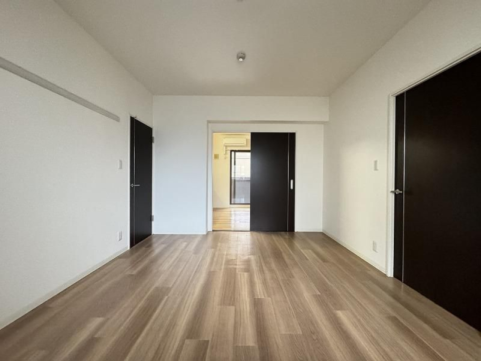 リビングのすぐ横には洋室
9.4帖