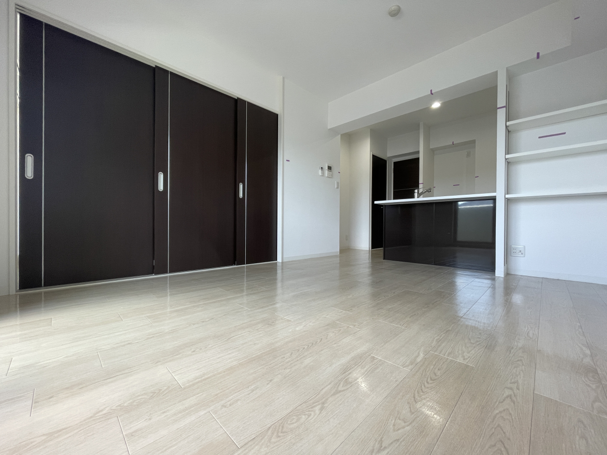 ブラック&times;ホワイトの内装が落ち着いた雰囲気