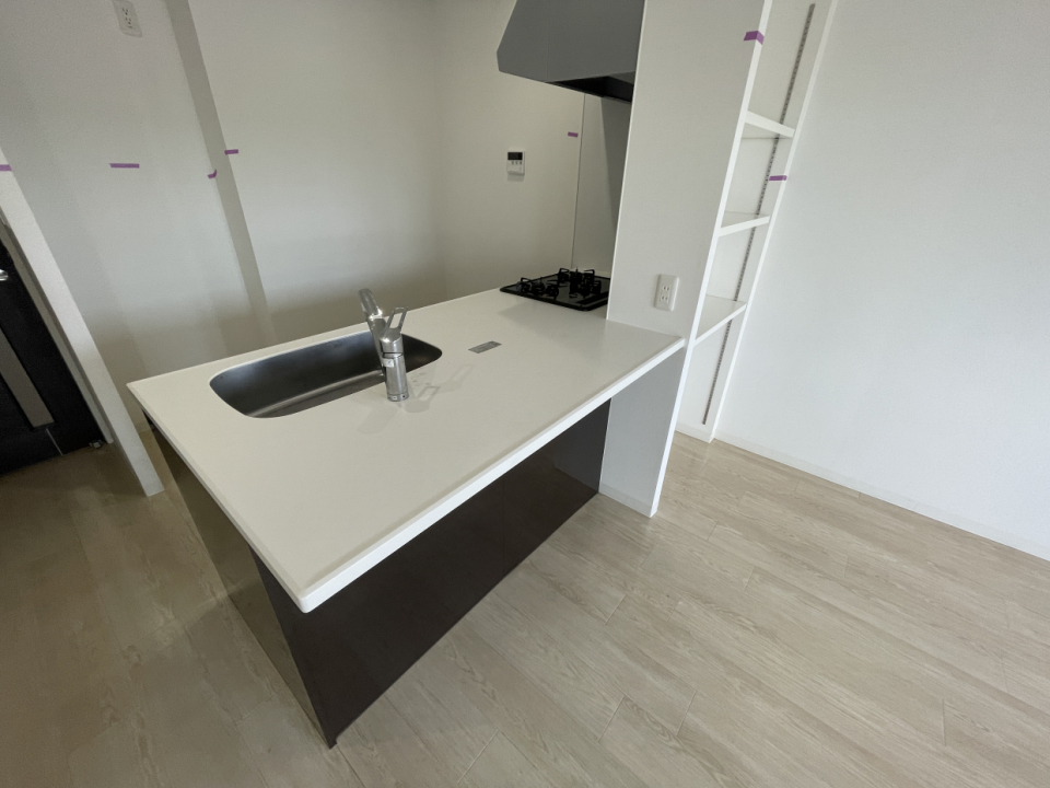 キッチンカウンターが広いので、ここで食事したりも出来そう♪