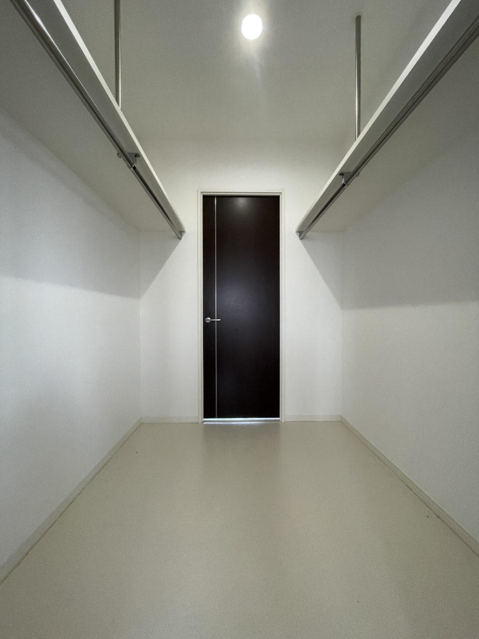 ウォークインスルークローゼットで楽々