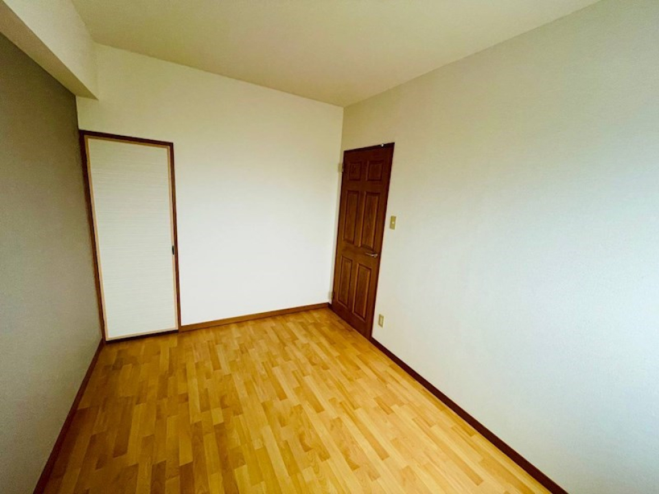 もう一つの洋室です