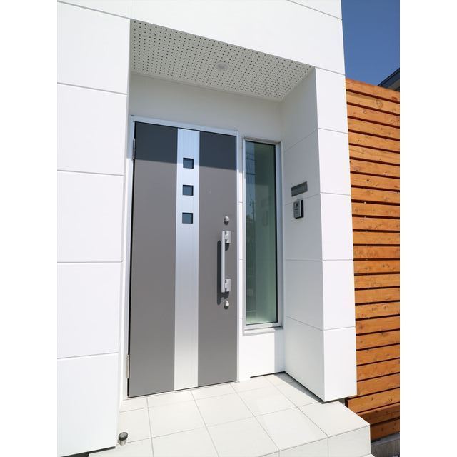 玄関ドア
TVインターホン付きで安心