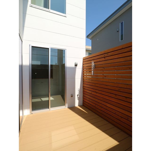 木目が暖かい印象を与えます