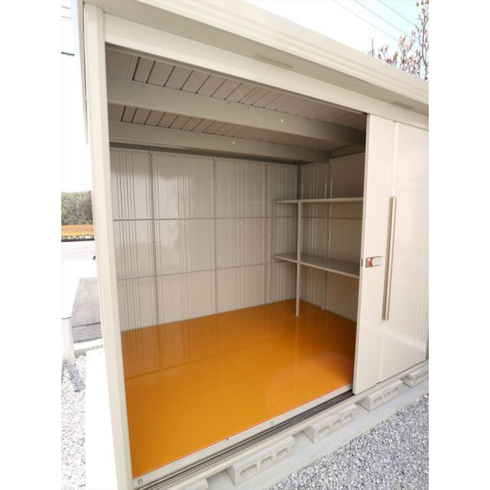 屋外には物置もあります