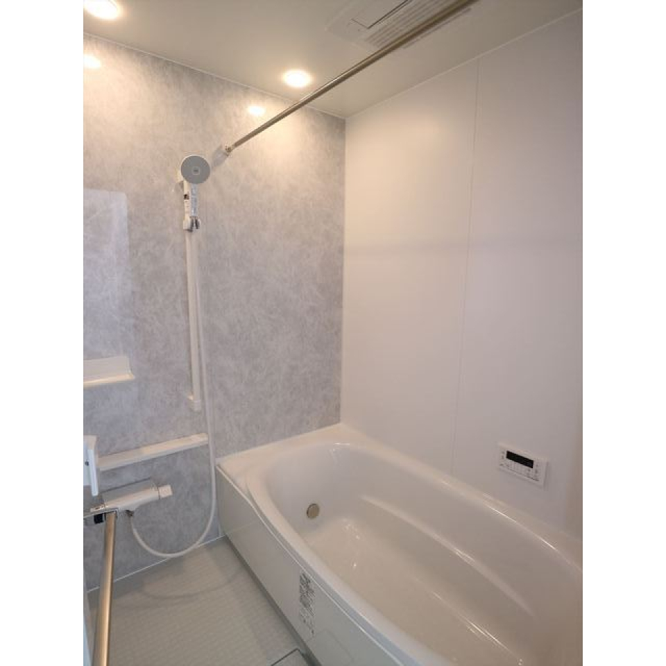 浴室
家族で入っても広々