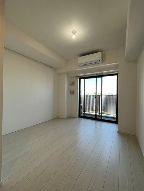 白を基調としたお部屋なので、明るく清潔感のある雰囲気になります。
※写真は同タイプ住戸です。