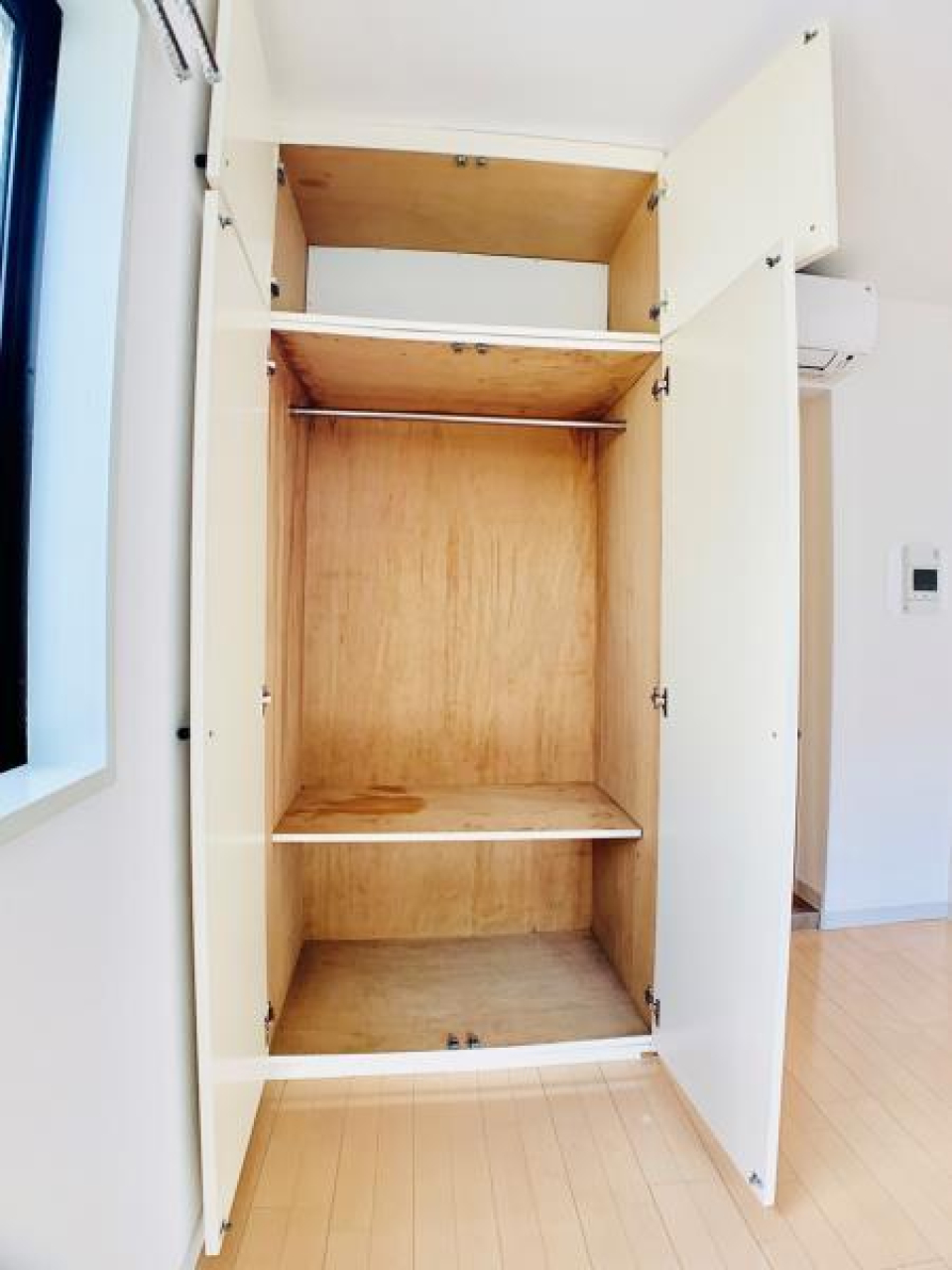 長い丈の洋服もうまく片付けられそうですね。