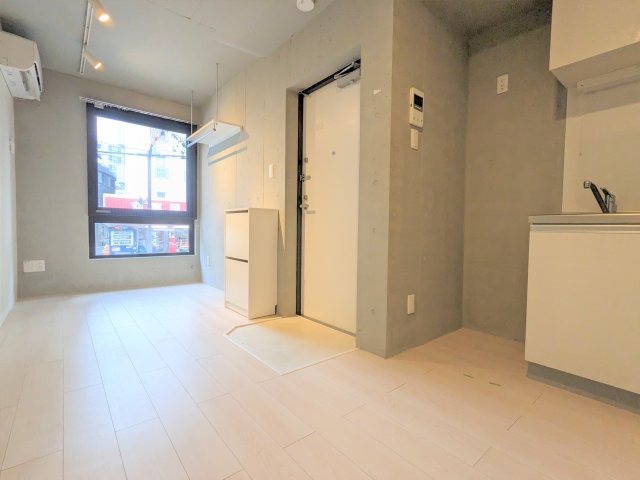 コンクリート打ちっぱなしの無機質デザインが魅力的です。