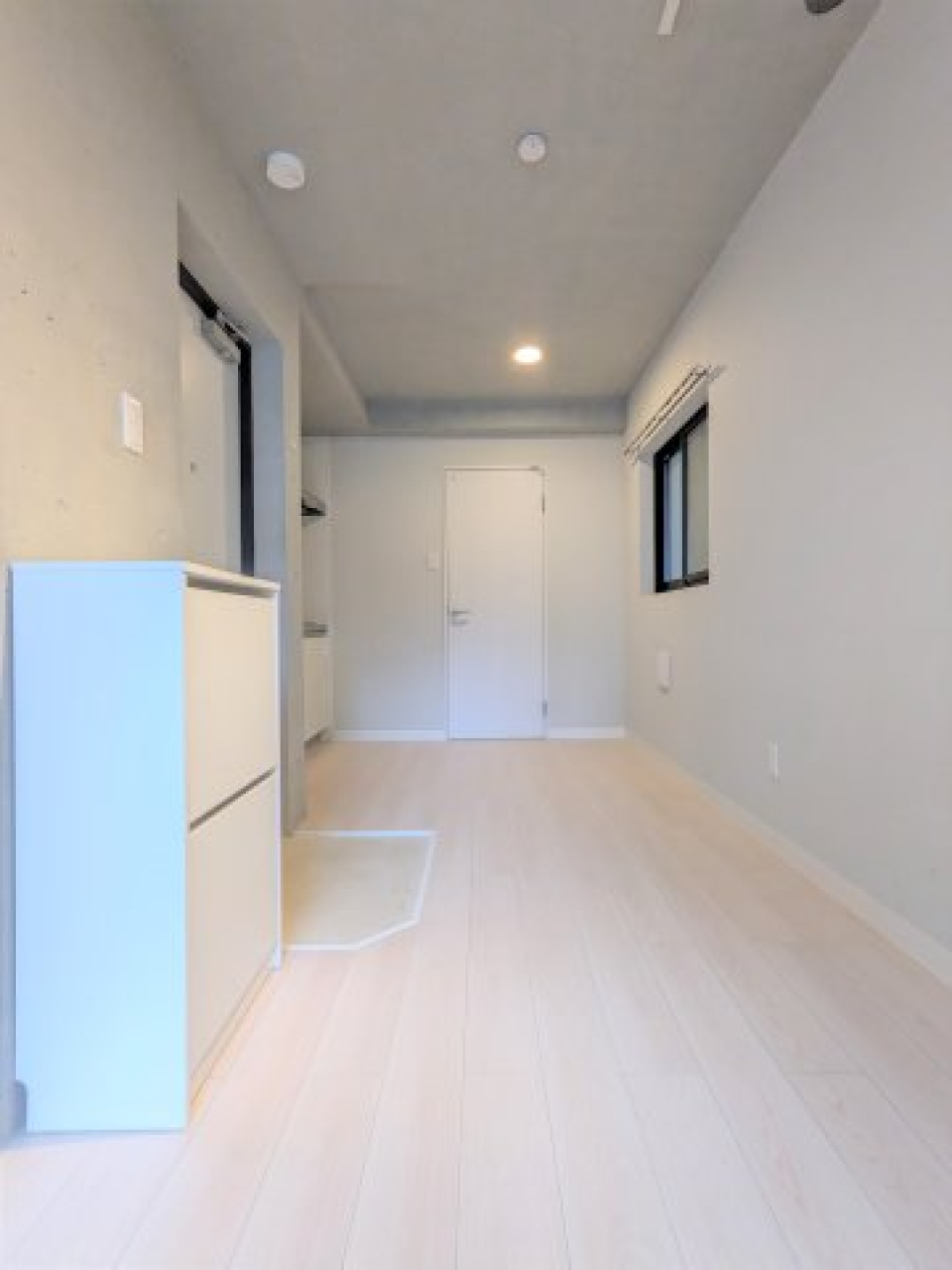 さらりとした感触、空気を想像させる綺麗な1R。