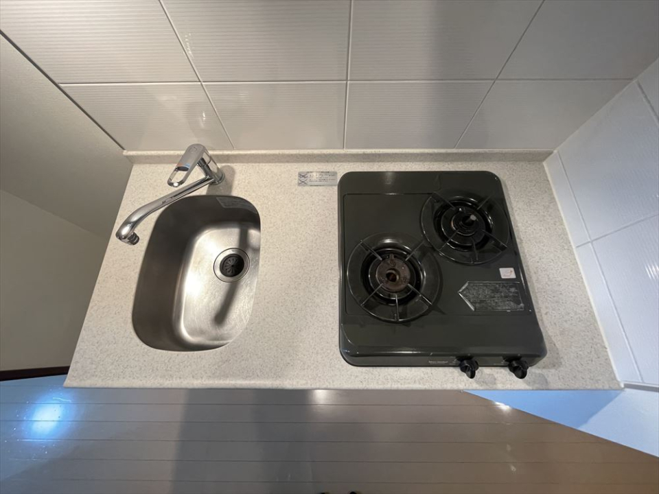 2口のガスコンロ付きです。