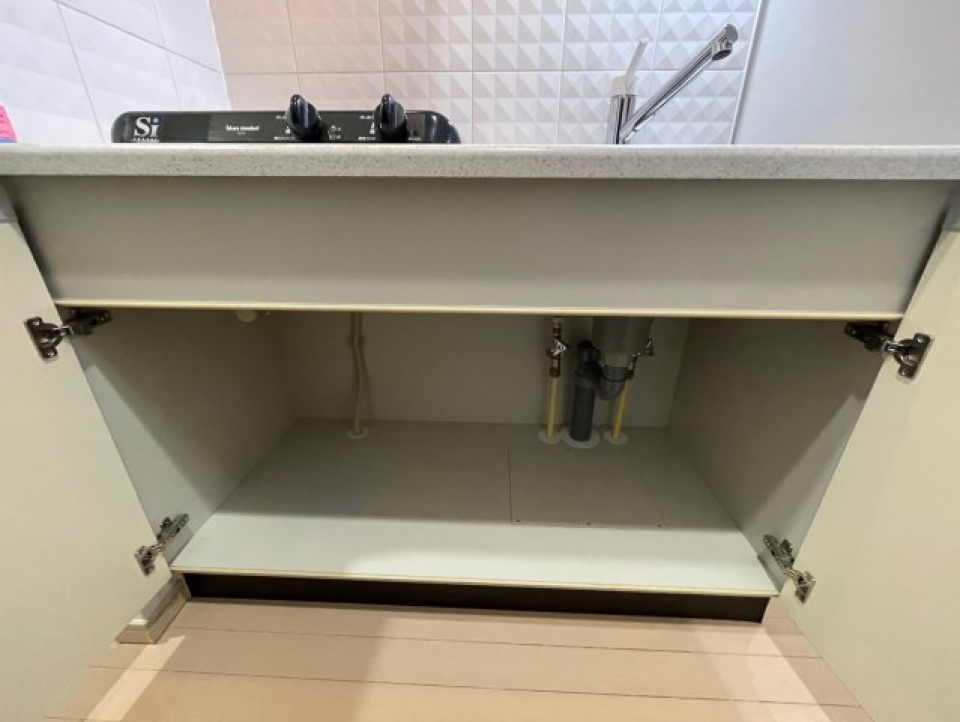 キッチン下の収納。調理器具や調味料はこちらに入れられます。