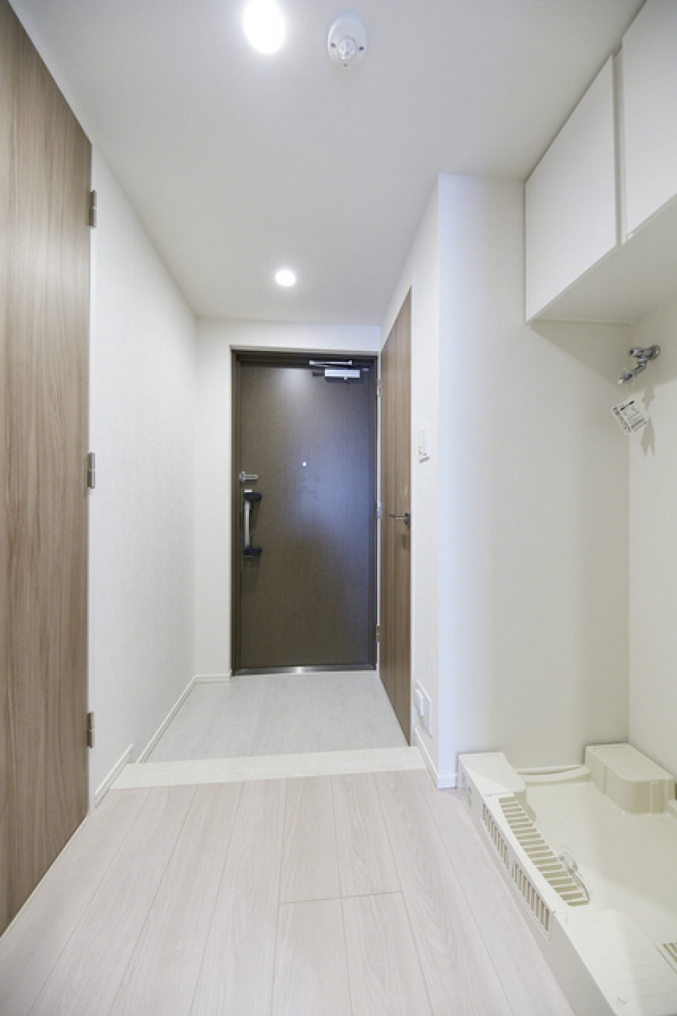 玄関
※写真は同タイプ住戸です。