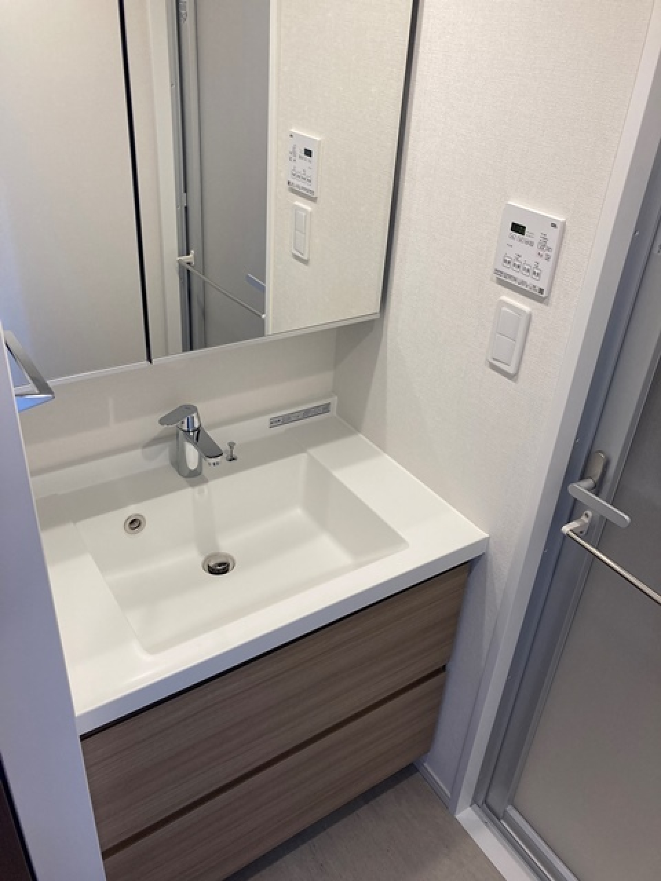 収納を使って洗面台周りをキレイに使いたいですね。※写真は同タイプ住戸です。