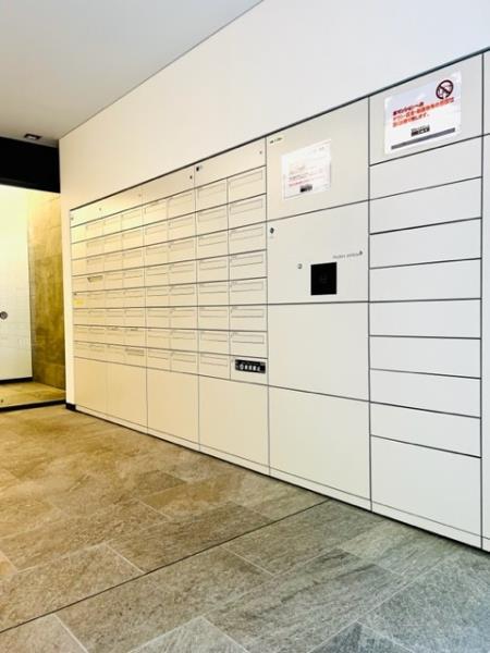 宅配ボックス付きなのは便利です