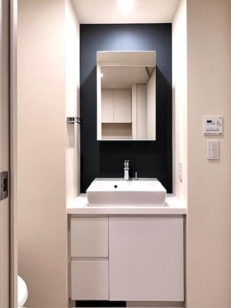 スタイリッシュな洗面台は余計なものが置けないからスッキリできそう