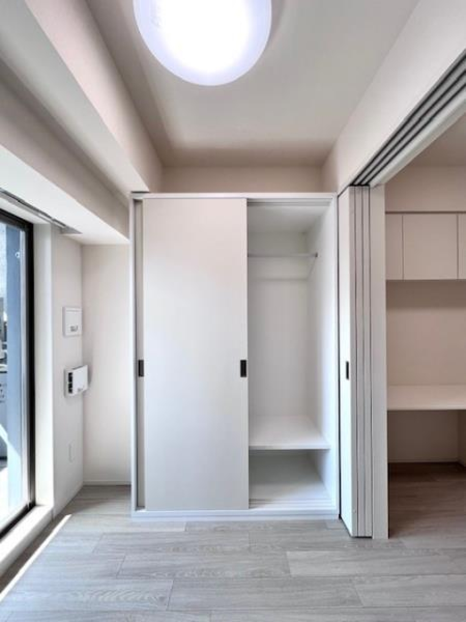 クローゼットもあるから衣類もスッキリ収納できる