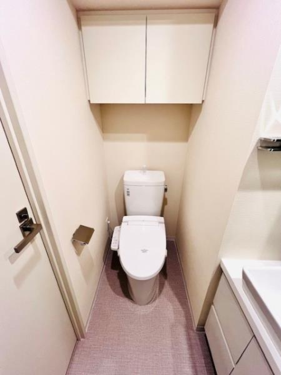 トイレは収納付きなのが嬉しい