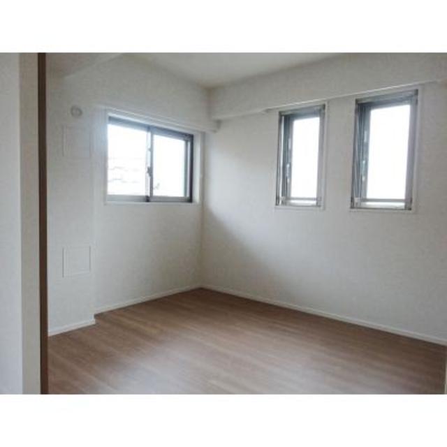 7.1帖のベッドルームには窓が付いており光を取り込みやすくなっています。
※写真は同タイプ住戸です。