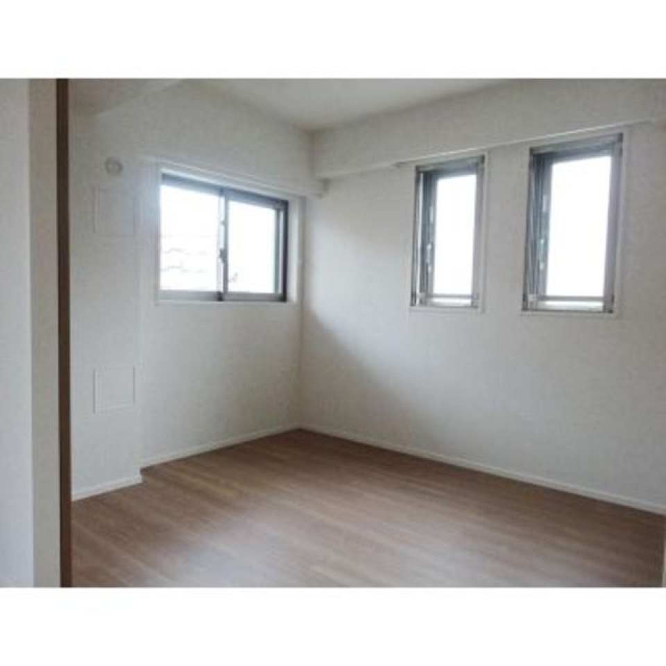 7.1帖のベッドルームには窓が付いており光を取り込みやすくなっています。
※写真は同タイプ住戸です。