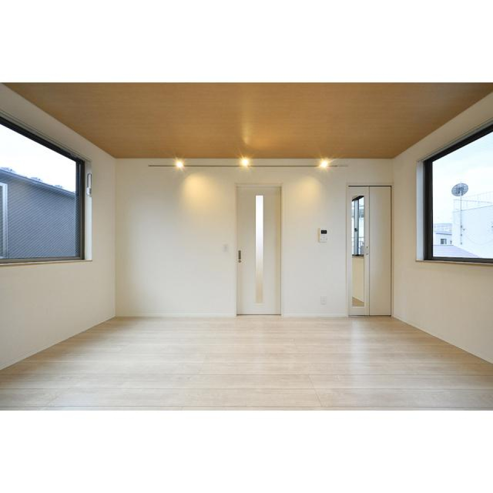 両側に窓が付いており自然光を取り込みやすくなっています。