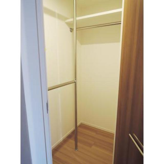 ウォークインクローゼットが完備。※写真は同タイプ住戸です。