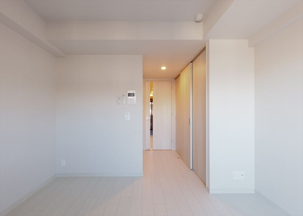 大きめのクローゼットが付いています。