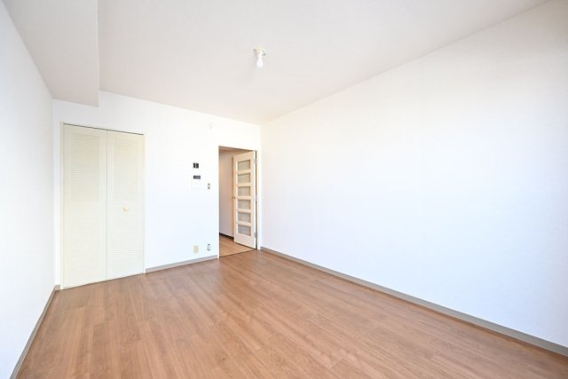 お部屋にはクローゼットもあります