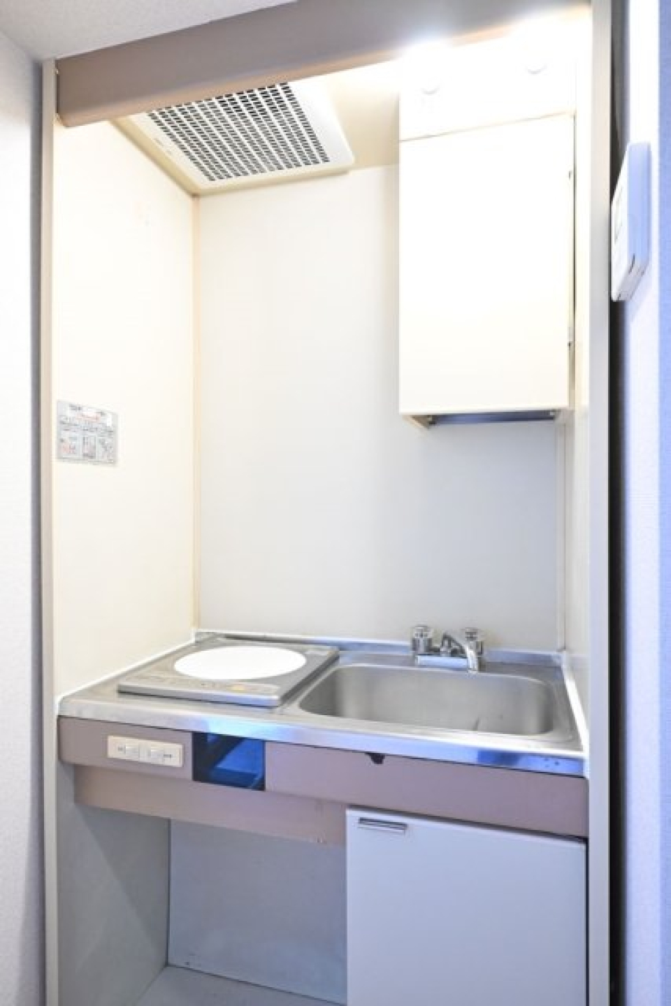 右上は収納ボックス。調味料とか入れるのに便利。