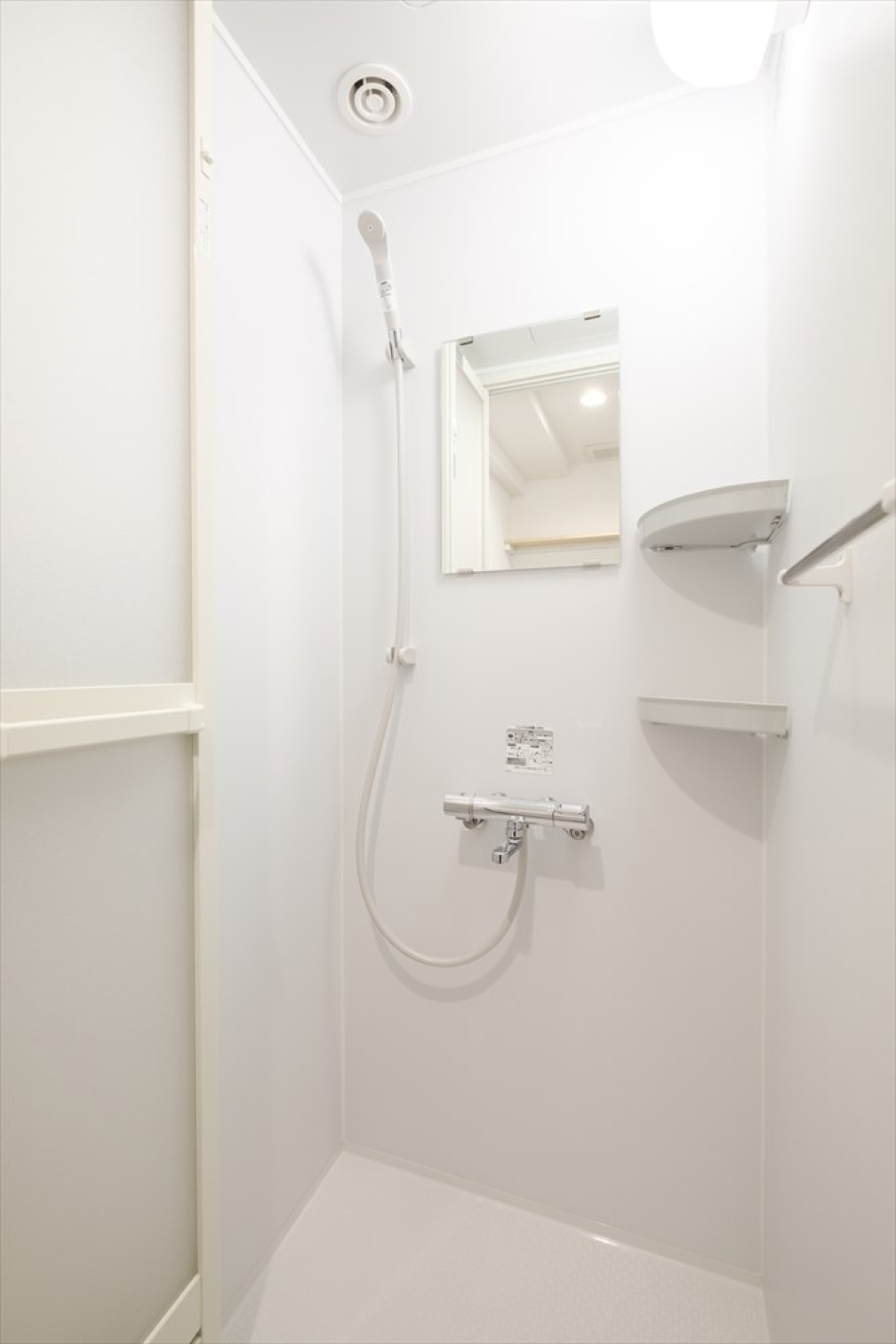 浴室はなし、シャワーブースです。