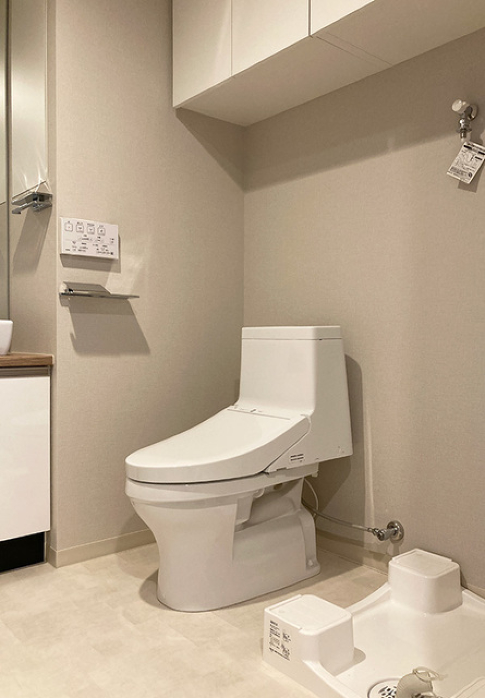 棚があるので日用品をストックできそうです。※写真は同タイプ住戸です。