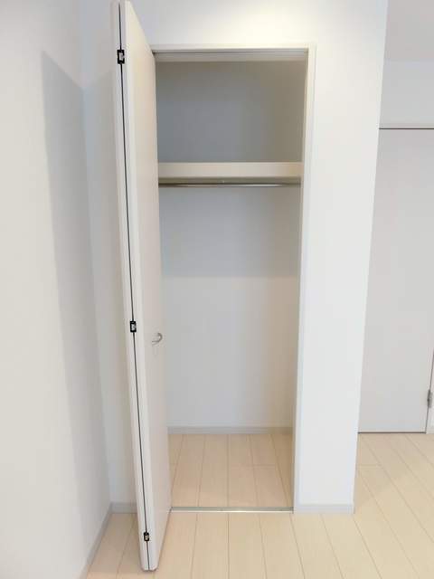 スリムな収納スペース。収納技を磨くチャンス到来！ミニマリスト習慣が身に付きそうです。