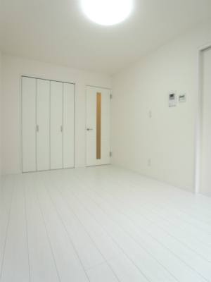 真っ白な空間で明るい雰囲気です。