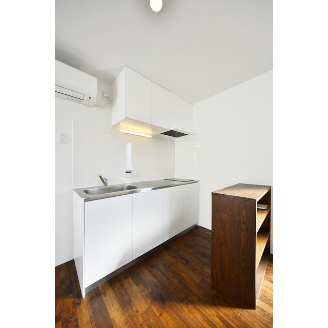 キッチンも白で統一され清潔感があります。