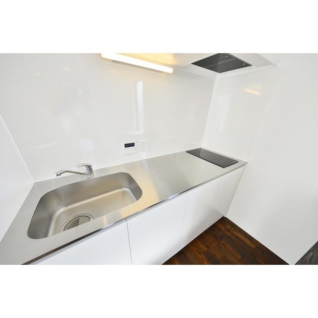 油跳ねや水垢が目立ってしまうので、汚れ防止カバーの活用やこまめなお掃除がおすすめです。