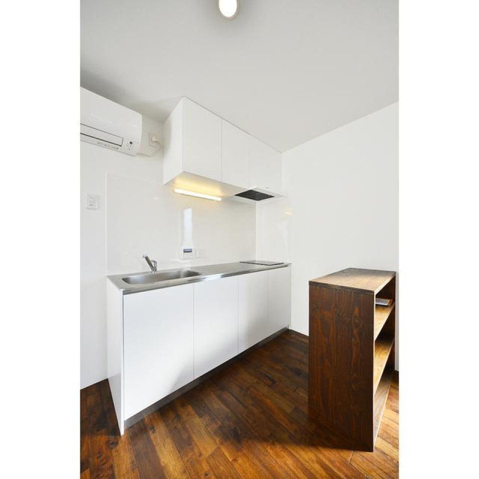 キッチンも白で統一され清潔感があります。