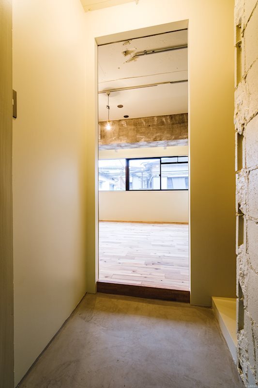 玄関から質感にこだわっているのがわかります