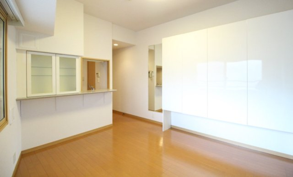 大きなクローゼット付きなので、お部屋がスッキリします。