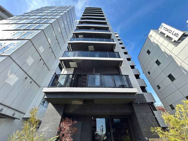 １２階建ての建物の２階にあるお部屋です。