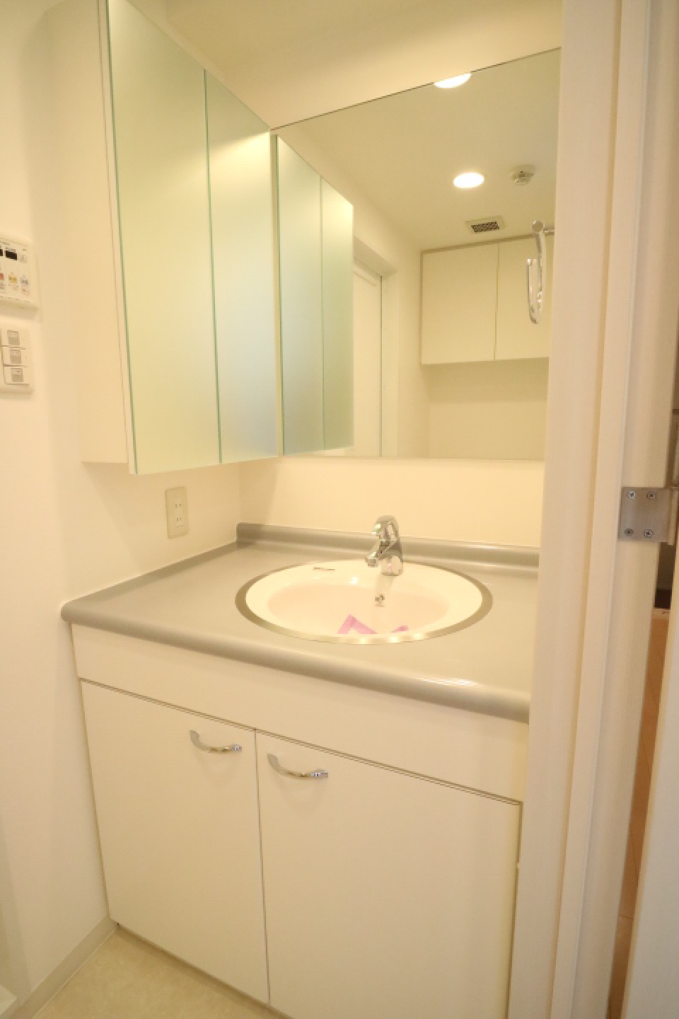 洗面所の鏡が大きい※参考写真